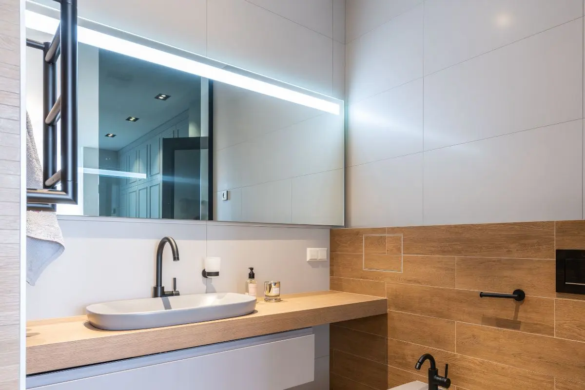 Bathroom with a statement mirror as the focal point