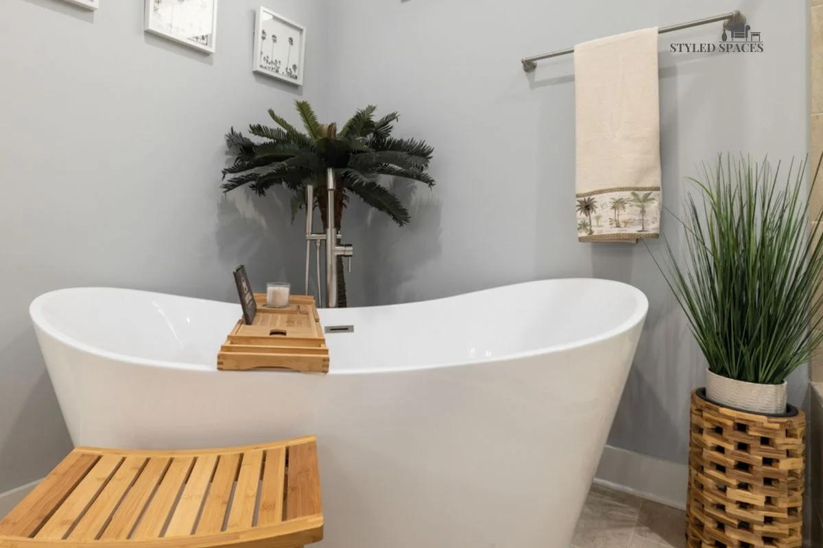 Tub surround edited down to a few beautiful, moisture-friendly objects