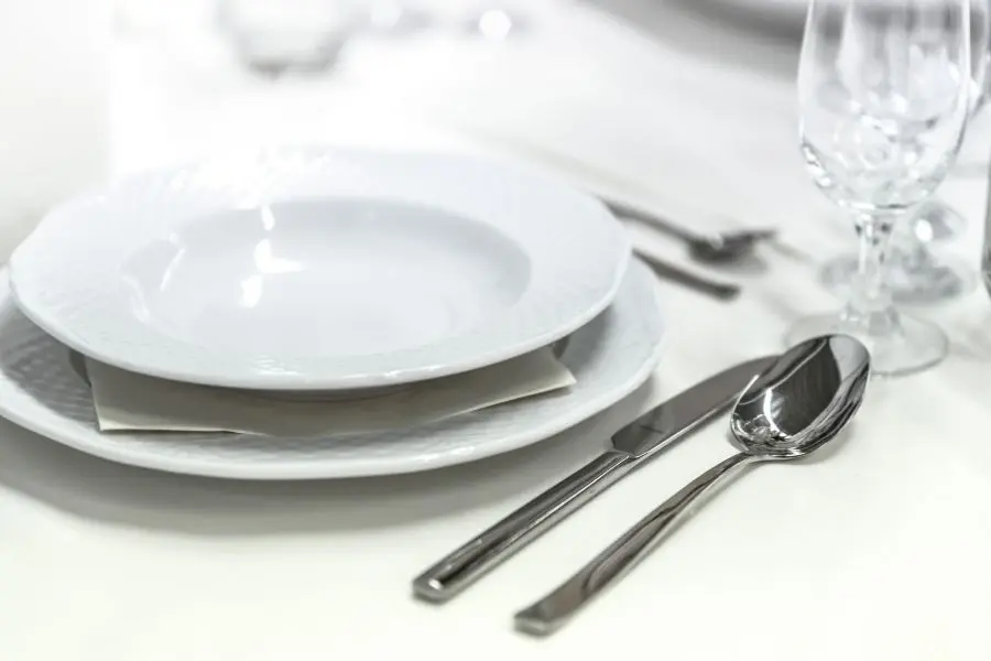 Shop tableware
