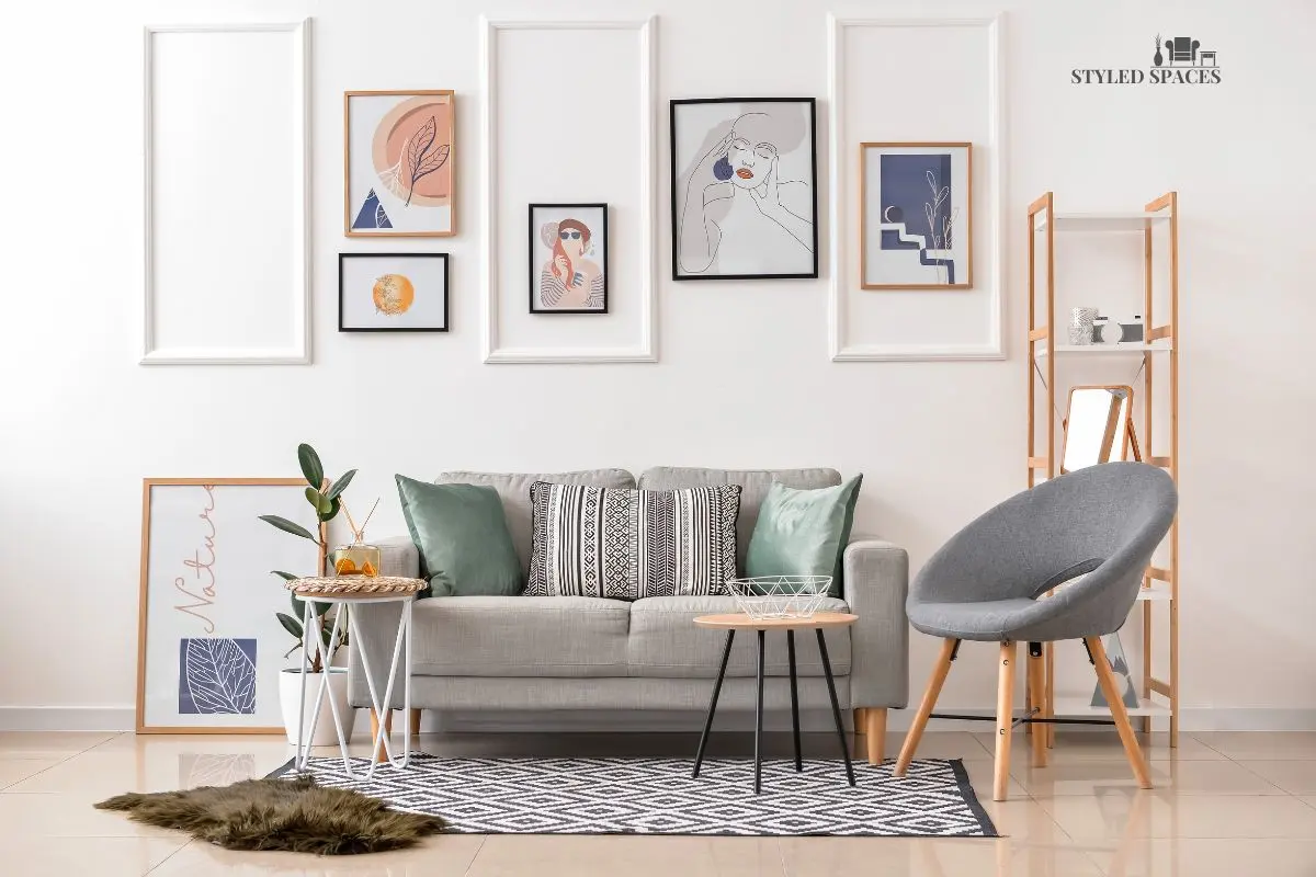 Gallery wall with frames aligned on a single axis