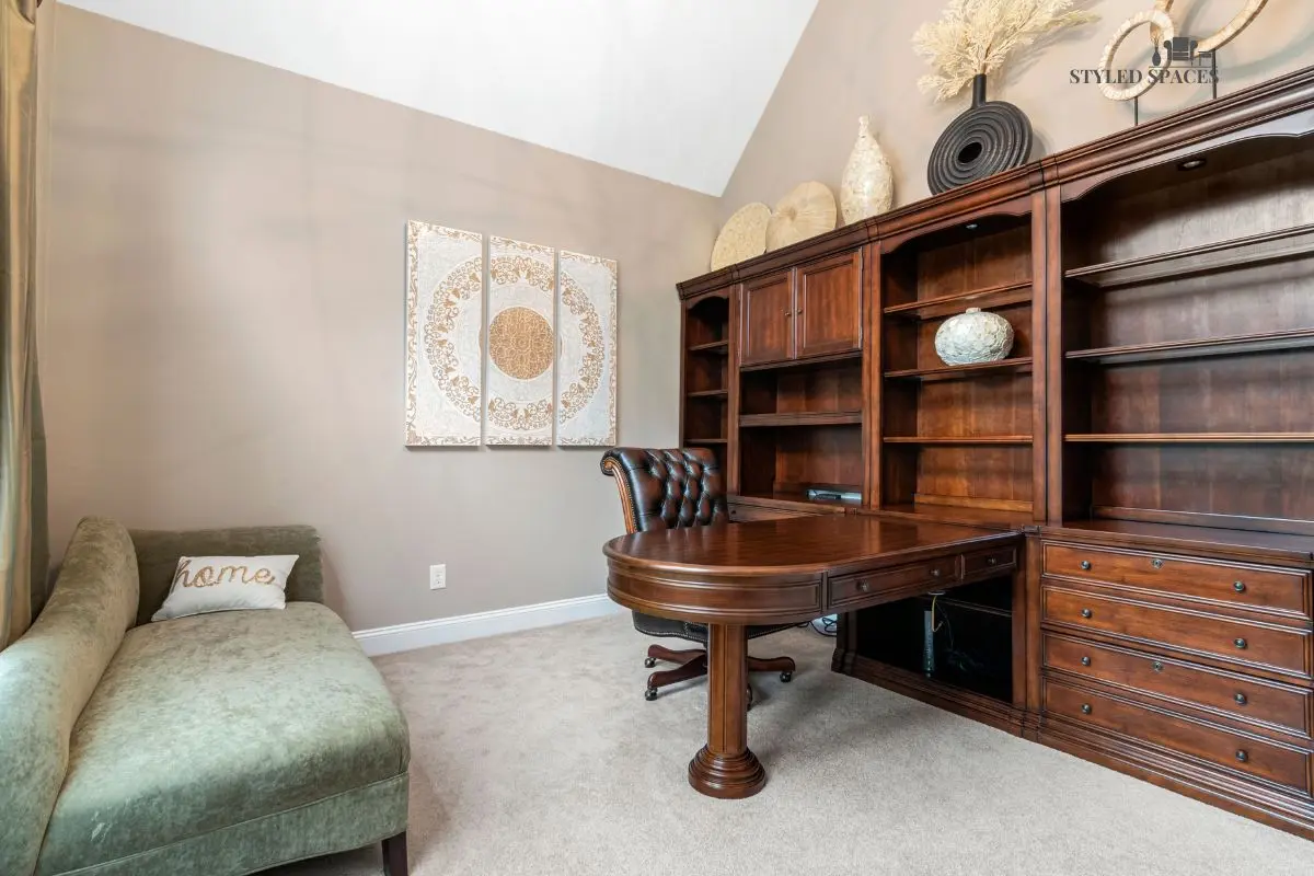 Home office and guest room combined with a hidden Murphy bed