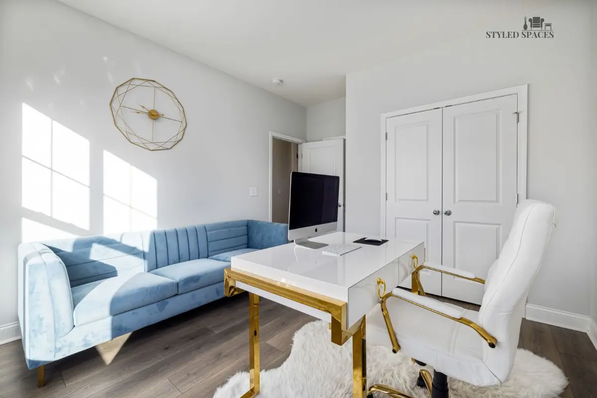 Elegant home office with restrained architectural details instead of shiny accessories